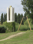 907058 Afbeelding van het lichtkunstwerk 'Gouden Licht', in het Veldhuizerpark in de wijk Veldhuizen te De Meern ...